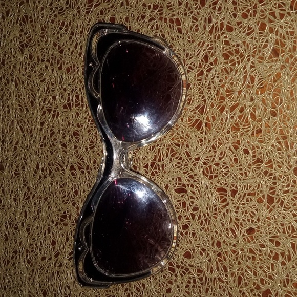 Bargain Bundle of Six Pair of Sunglasses - Picture 5 of 9